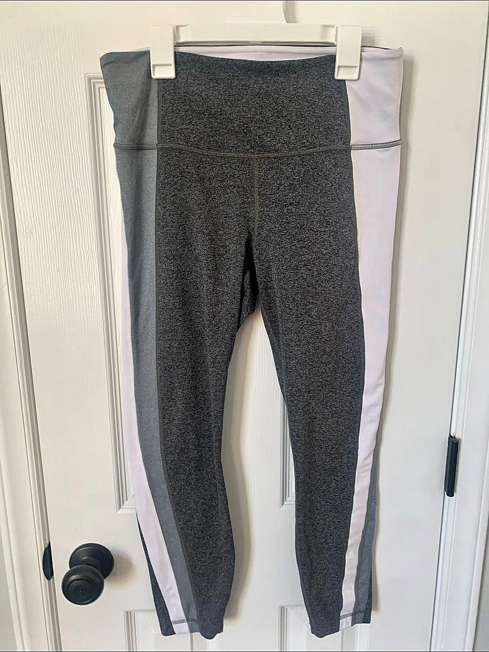 Athleta Women's Gray & Pink Leggings Size Medium Like New 7/8 Length